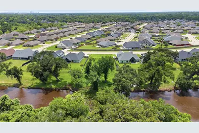 208 Creekside Lane, Lake Jackson, TX 77566 - Photo 9