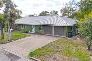 911 Depot St, El Campo, TX 77437 - Photo 1