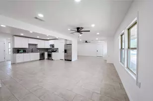 911 Depot St, El Campo, TX 77437 - Photo 11