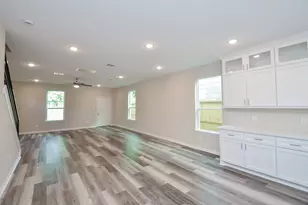 788 Lucky St, Houston, TX 77088 - Photo 9