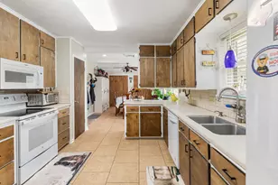 1317 Garden Ln, Bryan, TX 77802 - Photo 3