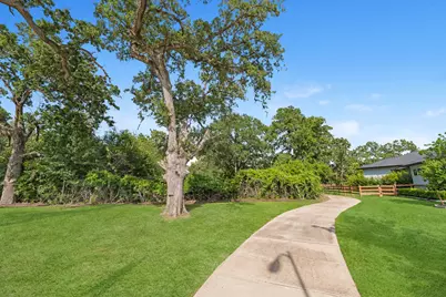 38 Cottonwood Lake Court, Fulshear, TX 77441 - Photo 5
