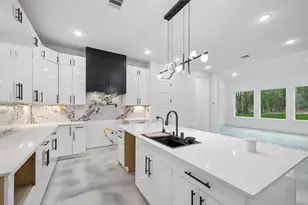 2405 W Greenbriar Dr, Huntsville, TX 77340 - Photo 9