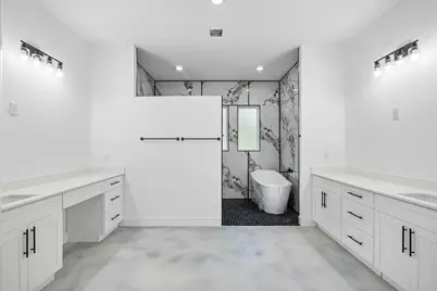 2405 W Green Briar Drive, Huntsville, TX 77340 - Photo 13