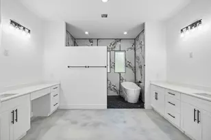 2405 W Greenbriar Dr, Huntsville, TX 77340 - Photo 13