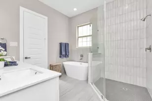 303 Queen Sude Ln, Houston, TX 77091 - Photo 15