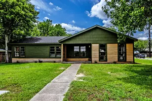 1604 Ave P, Huntsville, TX 77340 - Photo 1