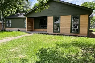1604 Ave P, Huntsville, TX 77340 - Photo 1
