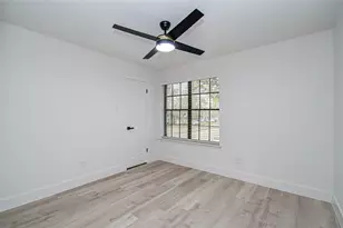 2211 S Mission Cir, Friendswood, TX 77546 - Photo 33