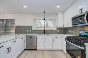 2211 S Mission Cir, Friendswood, TX 77546 - Photo 13