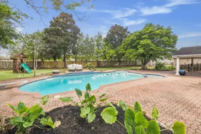 2526 Stephens Grant Drive, Sugar Land, TX 77479 - Photo 3