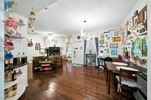 921 Marine Dr, Galveston, TX 77550 - Photo 5