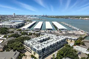 921 Marine Dr, Galveston, TX 77550 - Photo 15