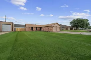 11024 San Jacinto Dr, La Porte, TX 77571 - Photo 15