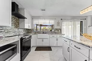 6815 Inwood W Dr, Houston, TX 77088 - Photo 5