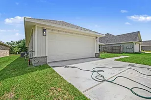724 Greystone Ln, Angleton, TX 77515 - Photo 23