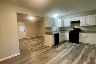 618 W Peach St, Angleton, TX 77515 - Photo 3