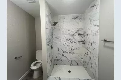 618 W Peach Street, Angleton, TX 77515 - Photo 15