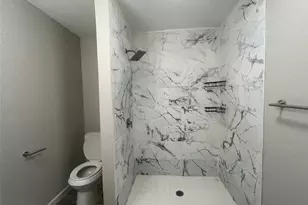 618 W Peach St, Angleton, TX 77515 - Photo 15