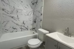 618 W Peach St, Angleton, TX 77515 - Photo 9