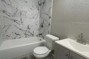 618 W Peach St, Angleton, TX 77515 - Photo 9