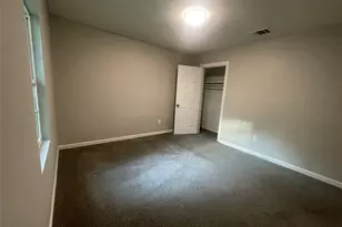 618 W Peach St, Angleton, TX 77515 - Photo 11