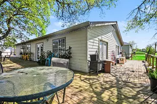 810 Miller, Anahuac, TX 77514 - Photo 9