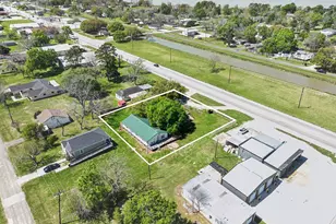 810 Miller, Anahuac, TX 77514 - Photo 25