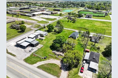 810 Miller, Anahuac, TX 77514 - Photo 23