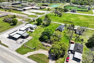 810 Miller, Anahuac, TX 77514 - Photo 23