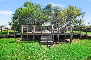 810 Miller, Anahuac, TX 77514 - Photo 5
