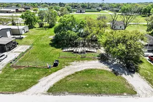 810 Miller, Anahuac, TX 77514 - Photo 21