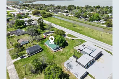 810 Miller, Anahuac, TX 77514 - Photo 1