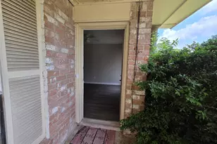 12738 Shannon Hills Dr, Houston, TX 77099 - Photo 3