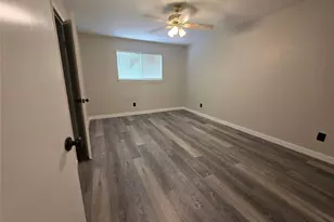 12738 Shannon Hills Dr, Houston, TX 77099 - Photo 17