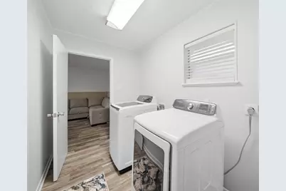 415 W Decherd Street, Franklin, TX 77856 - Photo 11
