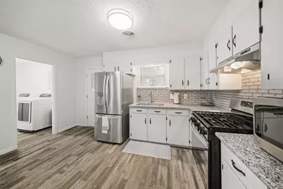 415 W Decherd Street, Franklin, TX 77856 - Photo 9