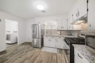 415 W Decherd St, Franklin, TX 77856 - Photo 9