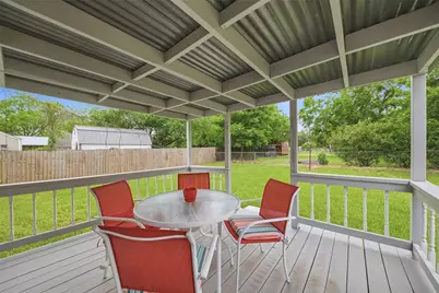 415 W Decherd Street, Franklin, TX 77856 - Photo 3