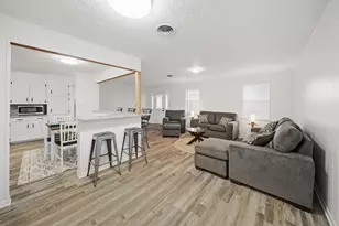 415 W Decherd St, Franklin, TX 77856 - Photo 7