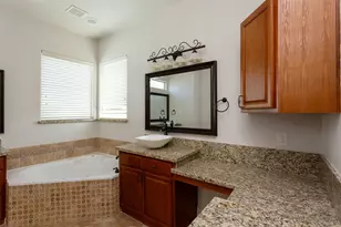 5743 Kiam St, Houston, TX 77007 - Photo 5