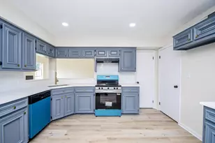 1224 Sagebrush St, Angleton, TX 77515 - Photo 3