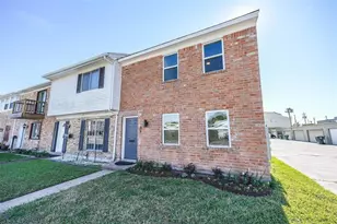 37 San Jacinto Dr, Galveston, TX 77550 - Photo 3