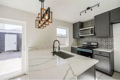 37 San Jacinto Drive, Galveston, TX 77550 - Photo 9