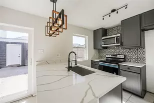 37 San Jacinto Dr, Galveston, TX 77550 - Photo 9