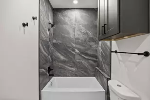 7818 Hanfro Ln, Houston, TX 77088 - Photo 17