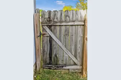 817 S 1st Street, La Porte, TX 77571 - Photo 45