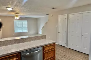 404 Peach St, Tomball, TX 77375 - Photo 7