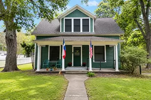 1012 W Adoue St, Alvin, TX 77511 - Photo 1