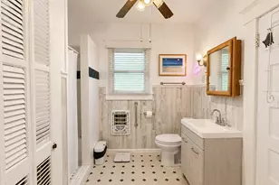 1012 W Adoue St, Alvin, TX 77511 - Photo 17